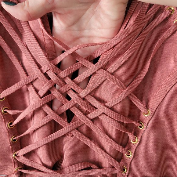 Dusty pink bodycon dress laced front - Picture 6 of 14